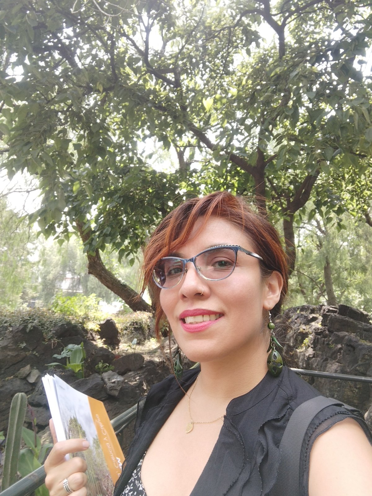 Juana Libertad Montes Gómez en un espacio abierto